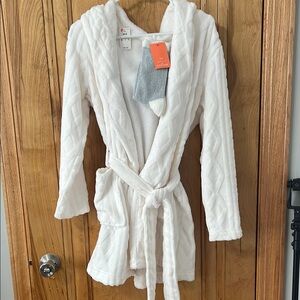 Colsie White Hooded Robe with Socks
